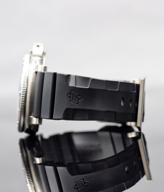 Panerai Submersible PAM00692 Image 2